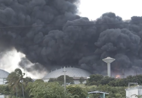 Venezuela'da petrol terminalindeki patlamalar ve yangında  en az 18 kişi yaralandı