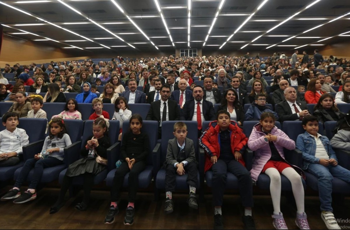 'Mustafa' Filminin Ankara Galasında Çocuklar Protokolde Yer Aldı