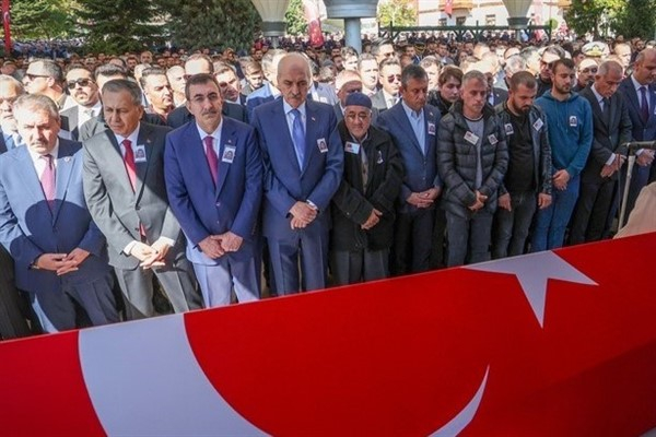 Özel, TUSAŞ'ta şehit edilen taksi şoförü Murat Arslan'ın cenazesine katıldı