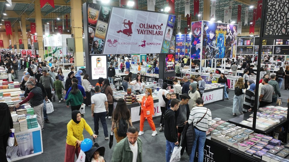 Denizli Kitap Fuarı’nda Yazarlar Büyülemeye Devam Ediyor