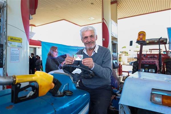 Gaziantep'te, çiftçilere ücretsiz akaryakıt dağıtımı başladı
