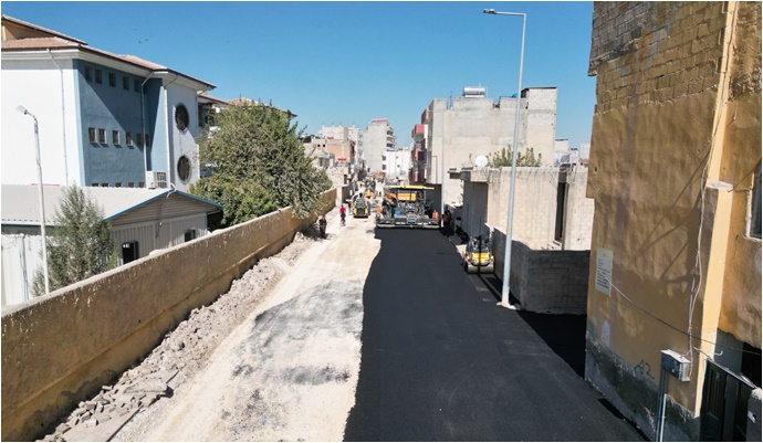 Suruç İlçesinde Altyapısı Tamamlanan Caddelerde Sıcak Asfalt Serimi Yapıldı