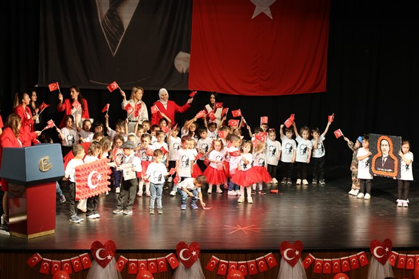 Es Çocuk Evi’nde Cumhuriyet'in 101. yılı gösterisi yapıldı