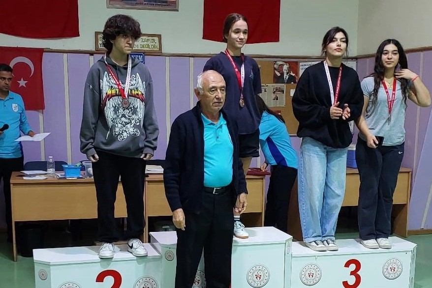 Bostanlıspor Masa Tenisinde İki Madalya Kazandı