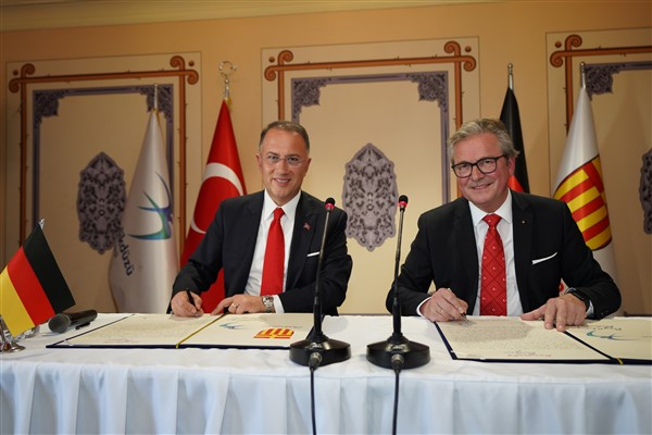 Beylikdüzü ve Paderborn kardeş şehir oldu