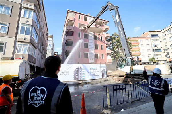 Küçükçekmece Özfeza Sitesi'nde kentsel dönüşüm çalışmaları başlatıldı