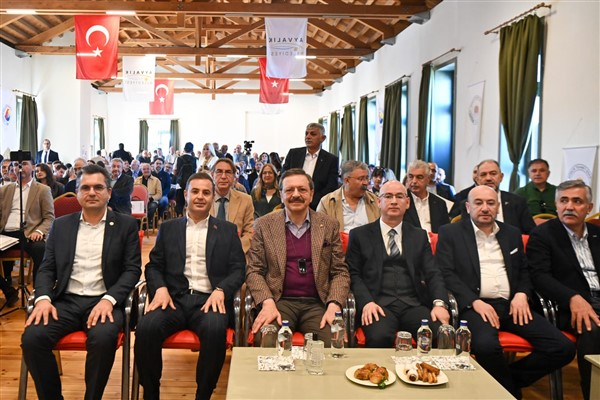 “Zeytin ve Zeytinyağı Sektörü” konulu panel düzenlendi