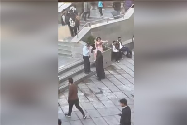 İran protesto için soyunan kadın öğrenciyi tutukladı