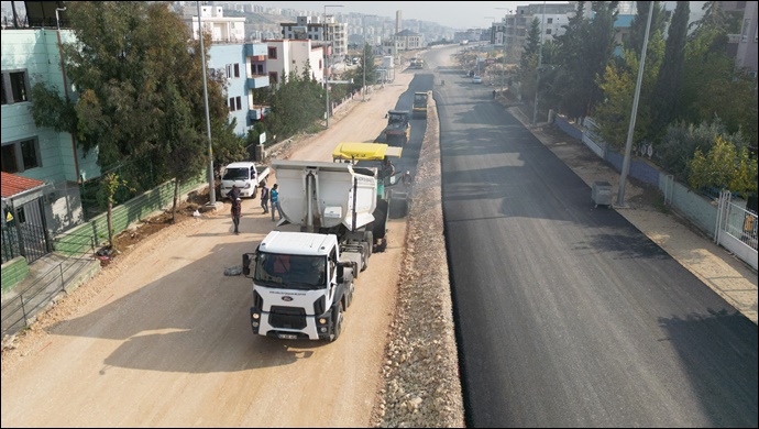  Büyükşehir Belediyesi’nden Batıkent Mahallesinde Asfaltlama Çalışması