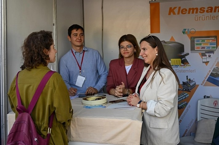 Bornova’dan Gençlere ‘Altın Bilezik’ Desteği