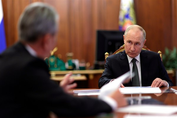 Rusya Devlet Başkanı Putin, Kuzey Osetya-Alanya Cumhuriyeti Başbakanı Menyailo ile görüştü