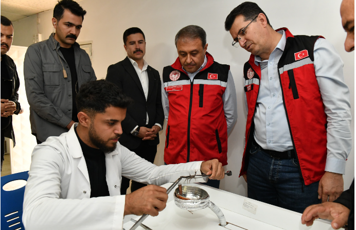 Vali Şıldak, akrep üretim tesisini ziyaret etti