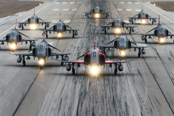 50’nci yılını dolduran F-4E/2020 savaş uçakları &Prime;Alçak İrtifa Eğitim Uçuşu&Prime; gerçekleştirdi