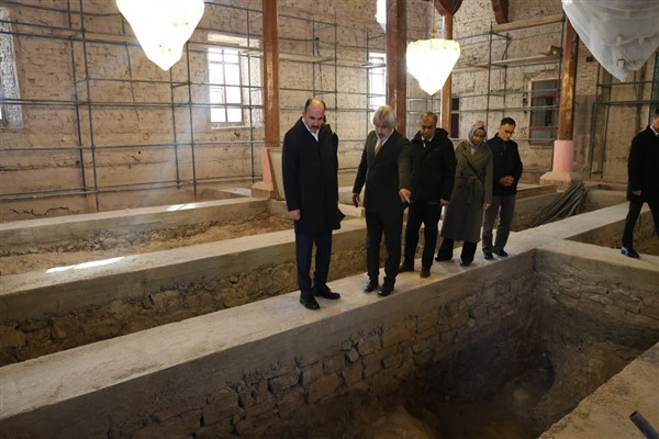 Altay, iki önemli Selçuklu eserindeki restorasyon çalışmalarını inceledi