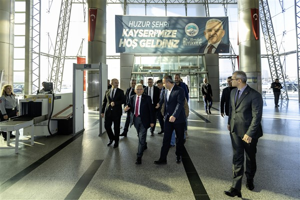 Başkan Büyükkılıç, şehirlerarası otogar esnafını ziyaret etti