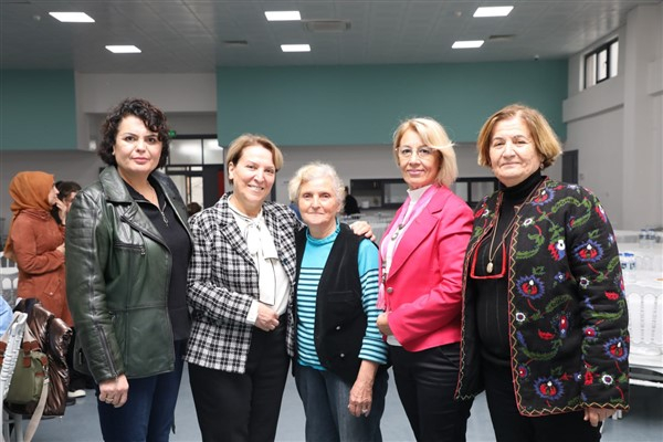 Edremit Belediyesi’nin “Gezici Kadın Destek Ekibi” projesi