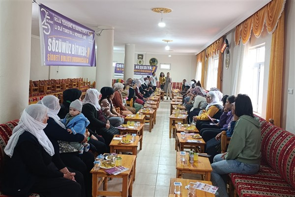 Diyarbakır'da kadına yönelik şiddete karşı farkındalık çalışmaları sürüyor