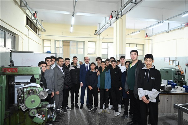 Başkan Altay, Selçuklu Mesleki ve Teknik Anadolu Lisesi öğrencileriyle buluştu