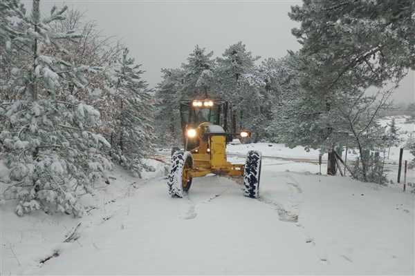 Eskişehir Büyükşehir ekiplerinden kırsalda karla mücadele