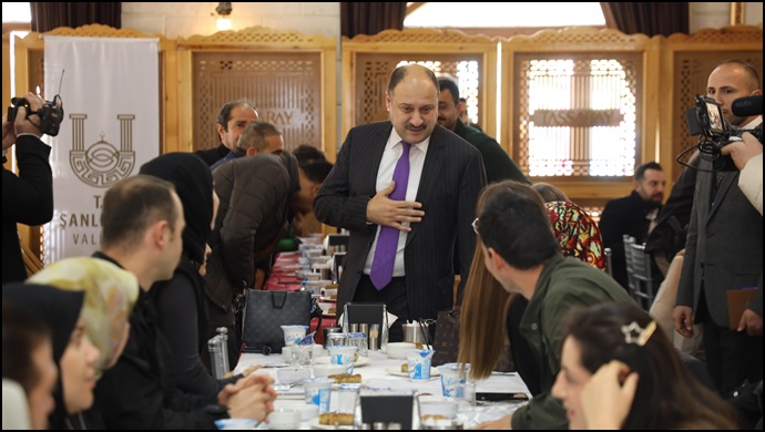Başkan Mehmet Kasım Gülpınar, “Öğretmenlerimiz Toplumu Şekillendiren En Önemli Yapı Taşlarıdır”-(VİDEO)