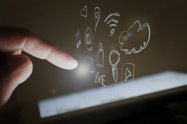 Sosyal medya devleri,  Avustralya'da ''yaş sınırlaması yasasının'' ertelenmesini istiyor