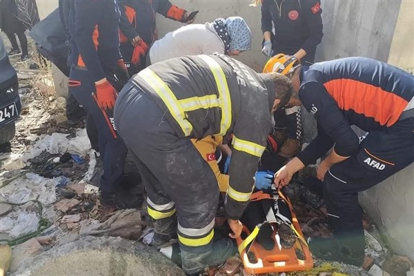 Hatay'da kuyuya düşen vatandaş kurtarıldı
