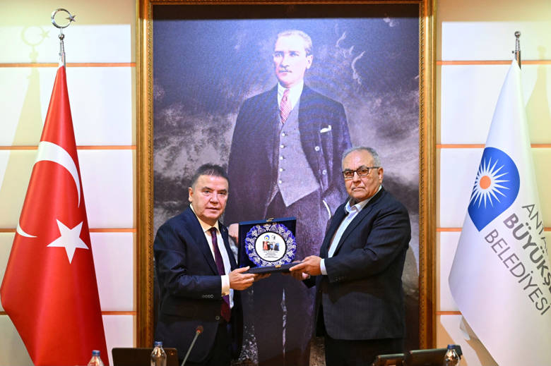 Başkan Böcek, Muhtar Temsilcileriyle Toplantı Yaptı