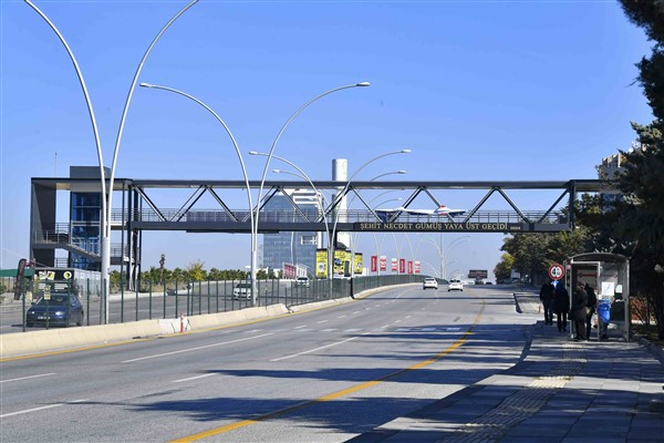 Ankara'da modern yaya üst geçitlerin sayısı artıyor