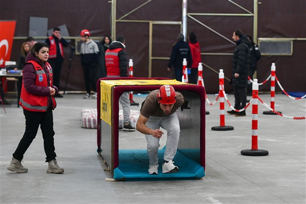Ankara İtfaiyesi’nde görev alacak 300 itfaiye eri için mülakat süreci başladı