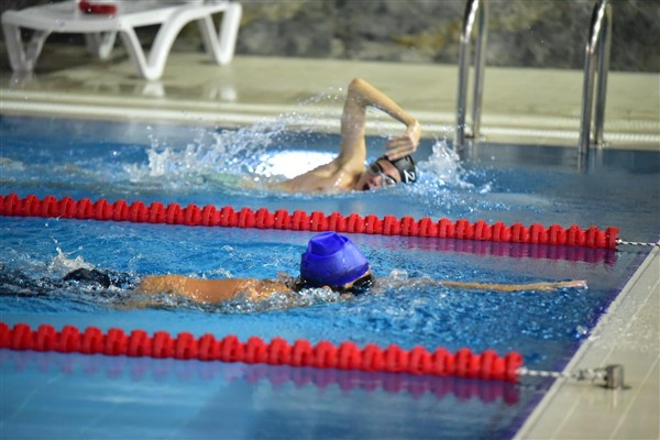 &Prime;Sağlığa Kulaç At&Prime; yüzme yarışması başladı