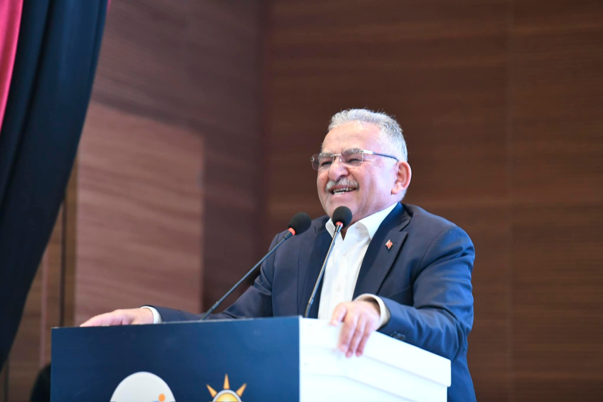 Başkan Büyükkılıç, Ak Parti Melikgazi İlçe Gençlik Kolları 7. Olağan Kongresi'ne katıldı