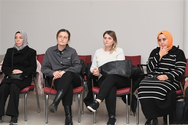 Osmangazi Belediyesi'nden “Kadın Olmak İletişimin Gücü” söyleşisi