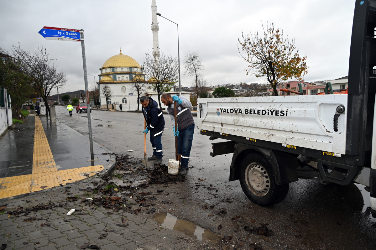 Yalova'da yağmur suyu çalışmaları sürüyor