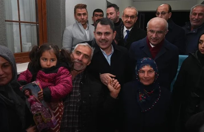 Bakan Kurum, Malatya Akçadağ'da Konutlarını Teslim Alan Aileyi Ziyaret Etti