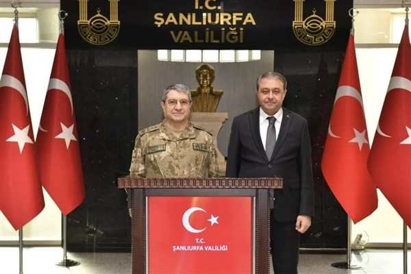 Kara Kuvvetleri Komutanı Bayraktaroğlu, Şanlıurfa Valisi Şıldak'ı ziyaret etti