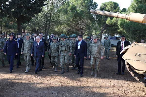 Bakan Güler’den 2’nci Zırhlı Tugay Komutanlığı’na ziyaret
