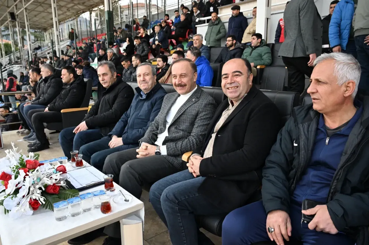 Vali Abdullah Erin ve Karaköprü Belediye Başkanı Nihat Çiftçi Maçı Birlikte İzledi