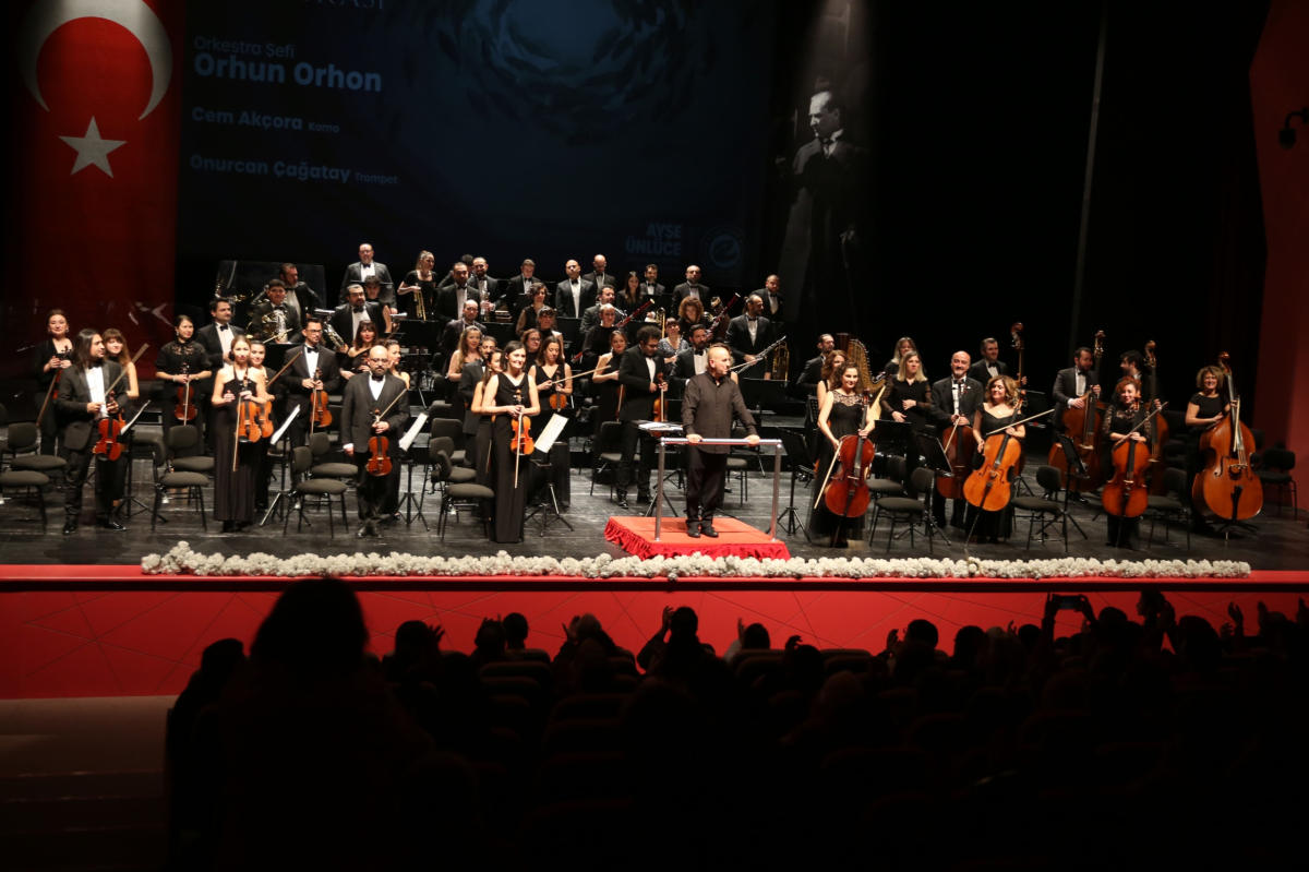 Eskişehir Büyükşehir Belediyesi Senfoni Orkestrası'ndan Orhun Orhon yönetiminde konser