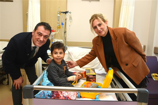 Başkan Köse’den hastanede tedavi gören çocuklara ziyaret