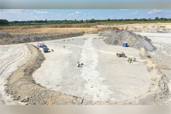 İngiltere'de 166 milyon yıllık ''dinozor otoyolu'' bulundu