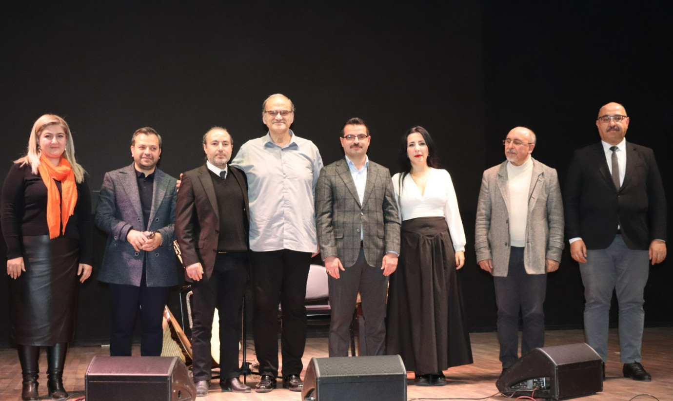 Şanlıurfa'da Çetin Akdeniz ile Resitaller konseri düzenlendi