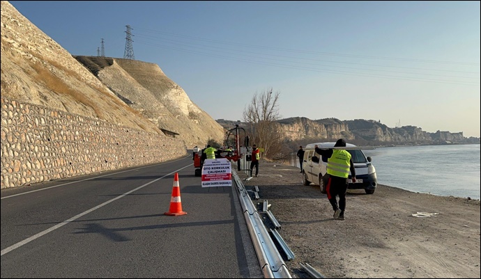 Şanlıurfa Büyükşehir Belediyesi Halfeti-Birecik Yolunda Trafik Güvenliğini Artırıyor