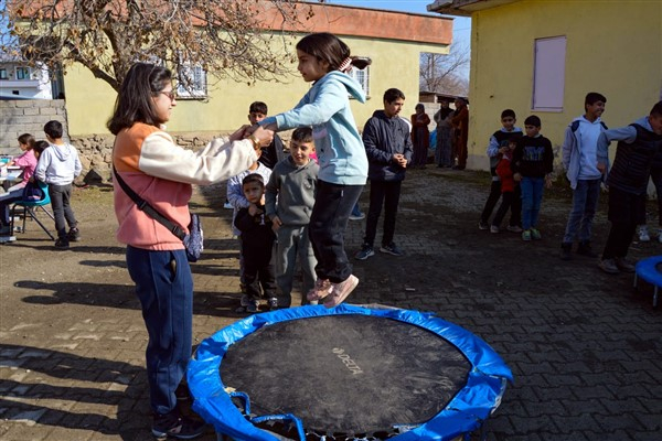 Diyarbakır’da &Prime;Çocuklarla Sanat ve Spor Şenliği&Prime; düzenlendi