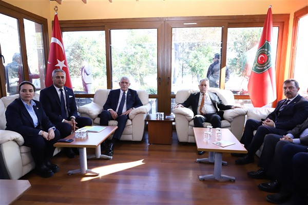 Dervişoğlu, her koşulda şehit yakınlarının yanında yer alacaklarını söyledi