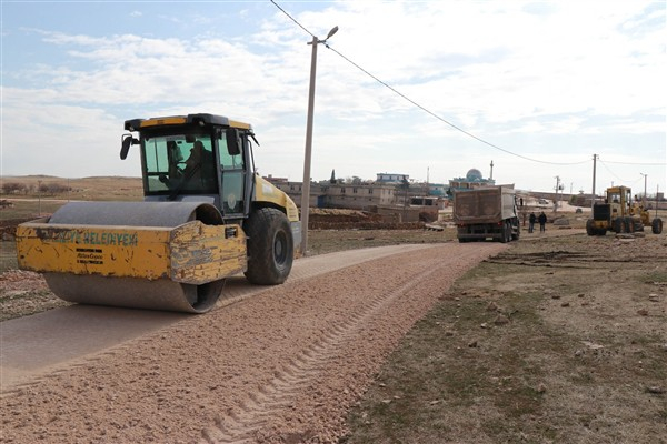 Haliliye'de yol açma, yapım ve onarım çalışmaları sürdürülüyor