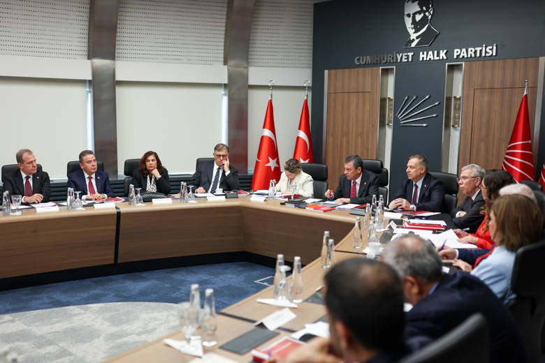 Başkan Böcek, CHP Lideri Özel’i Ziyaret Etti