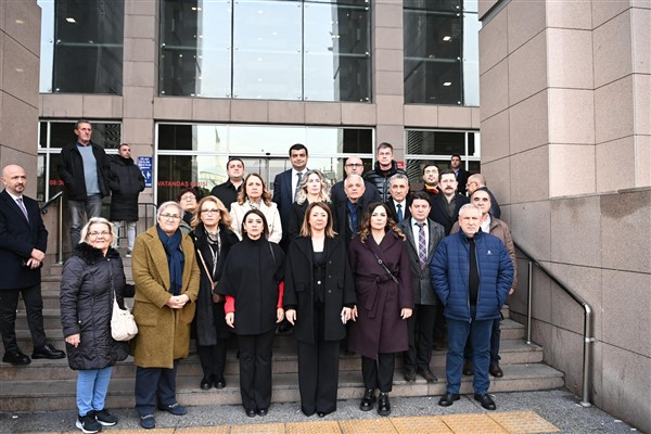 Başkan Şahin, İmamoğlu'na destek için Çağlayan'a gitti