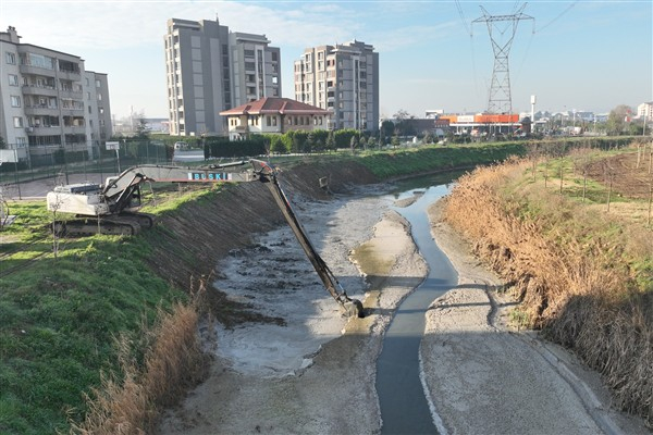 Bursa Büyükşehir Belediyesi'nden dere temizliği
