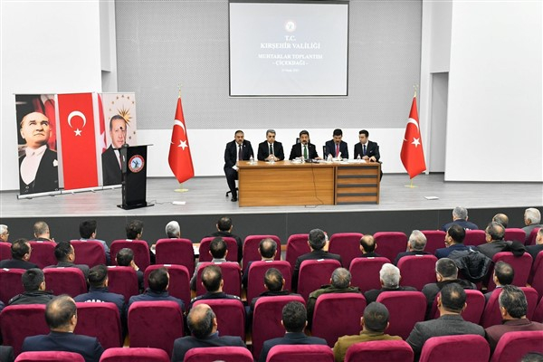 Kırşehir Valisi Demiryürek, muhtarlarla bir araya geldi