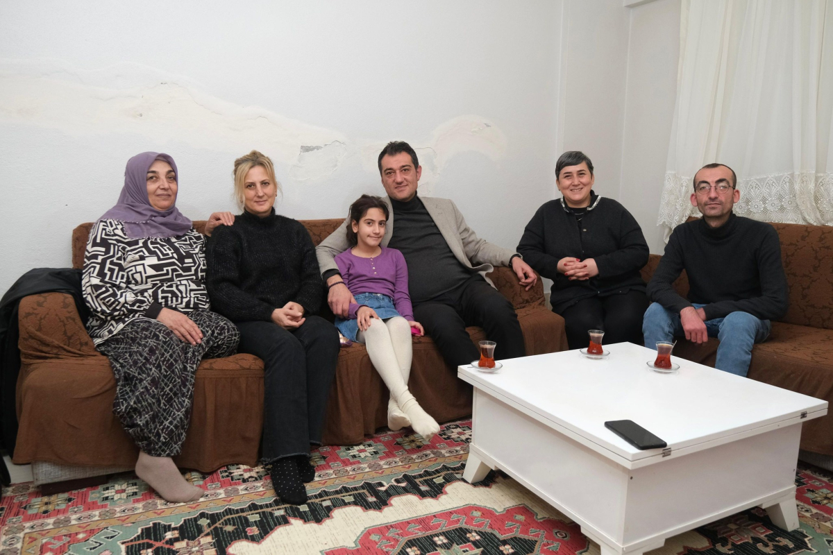 Başkan Köse, 6 Şubat depreminin yıl dönümünde depremzede aileyi ziyaret etti